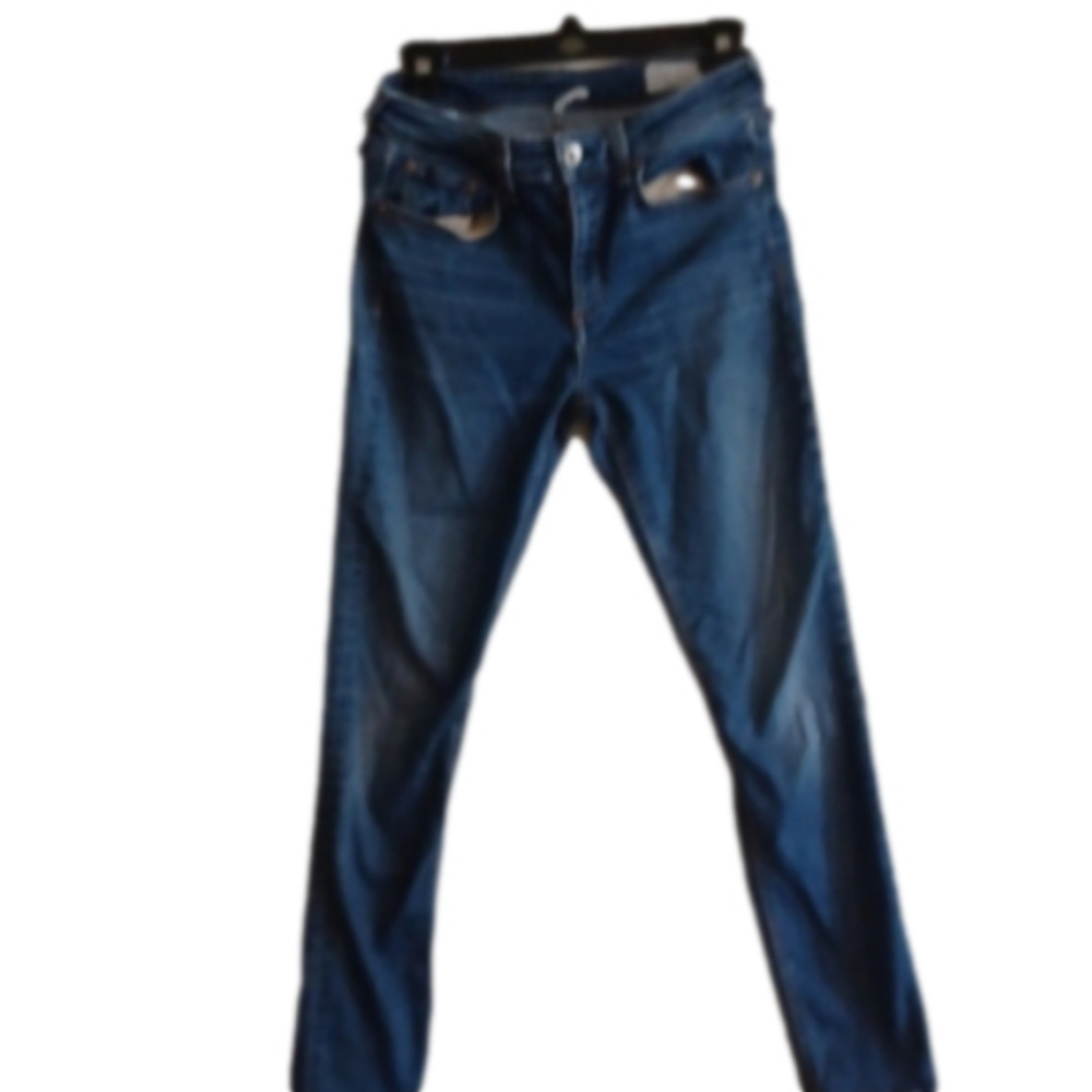 𝅺Rag and Bone size 28. Medium wash, skinny  style. No distressing at all. Fall.